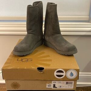 New In Box, UGG W Amie, sz 7
